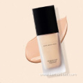 Concealer and moisturizing liquid foundation lasting